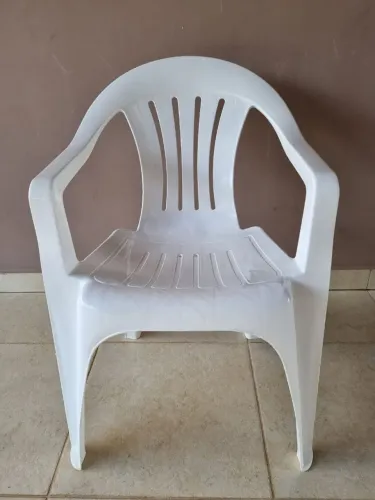 Cadeira de plástico branca (25 unidades)