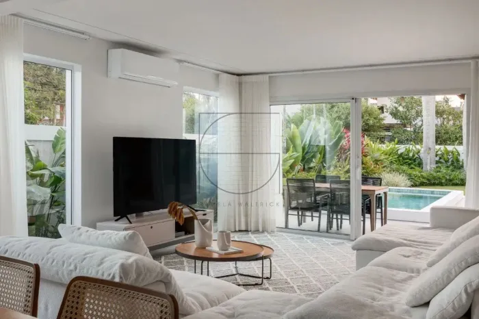 Casa à venda em Jurerê In