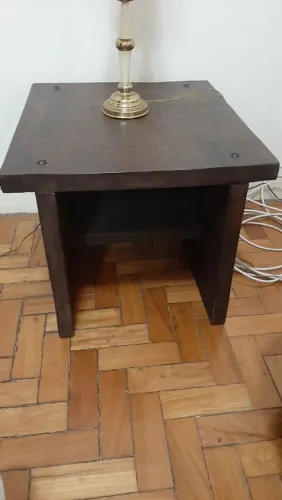 Mesa de centro rústica de dormente. 