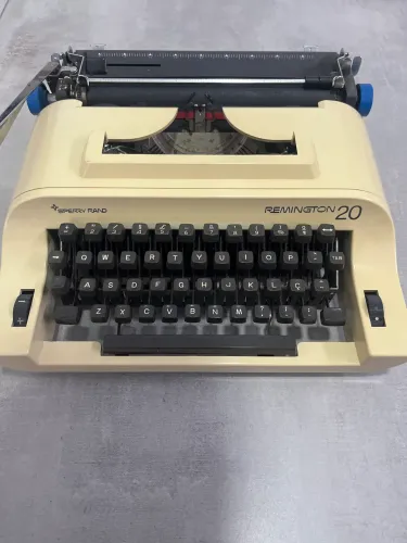 Máquina de escrever retrô Remington 20