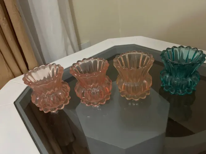 4 Mini vasos de vidro coloridos