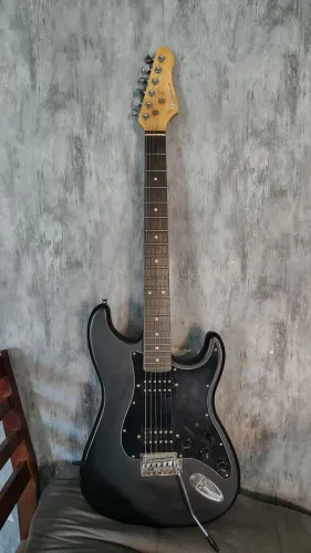 GUITARRA STRATOCASTER GIANNINI STANDARD SERIES