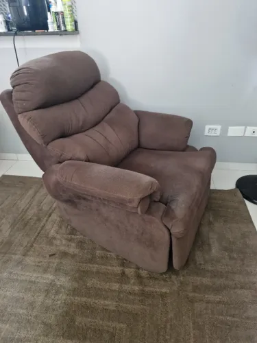 poltrona reclinável com apoio de perna, do papai, em perfeito e ótimo estado da inovar