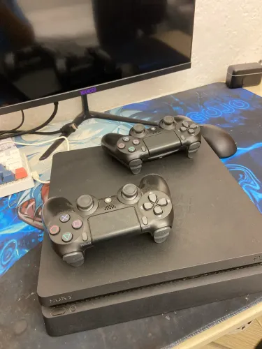 1300, Ps4 1TB acompanhado com dois controles originais e com jogos inclusos na conta