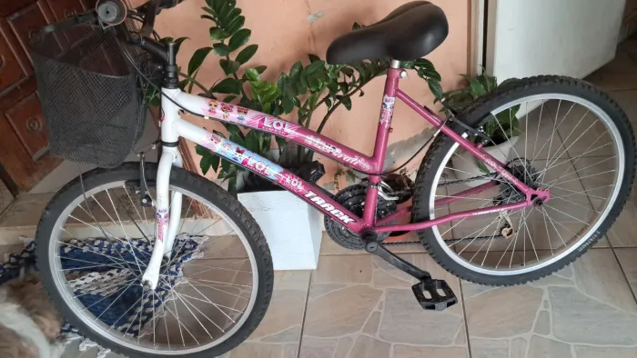 Linda bicicleta Aro 24 bem conservada só pegar e andar toda realizada
