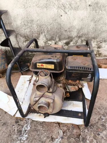 Motobomba Toyama a Gasolina para Irrigação e Transferência de Água