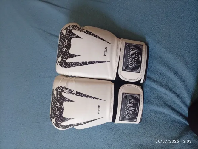 LUVA DE MUAYTHAI VENUM PROFISSIONAL