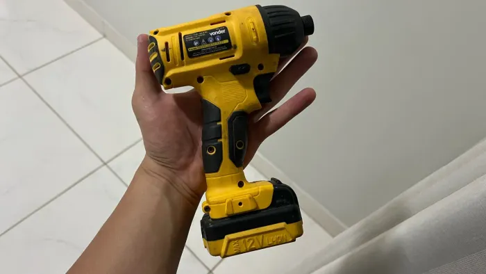 Furadeira/Parafusadeira Vonder 12V com bateria 12V