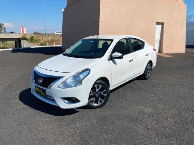 Nissan Versa Unique 1.6 16V Flexstart 4P Aut. 2017