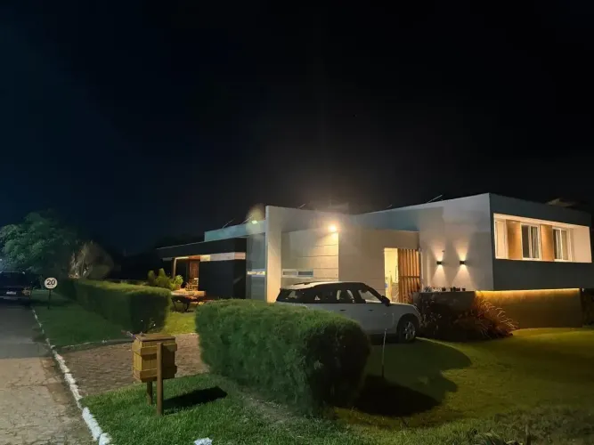 Casa  Condomínio Gravata Country, 400m2 area constrida , total 1000m2 , piscina, 5 suites