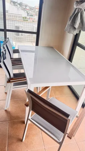 Vendo mesa 6 cadeiras + Ombrelone 