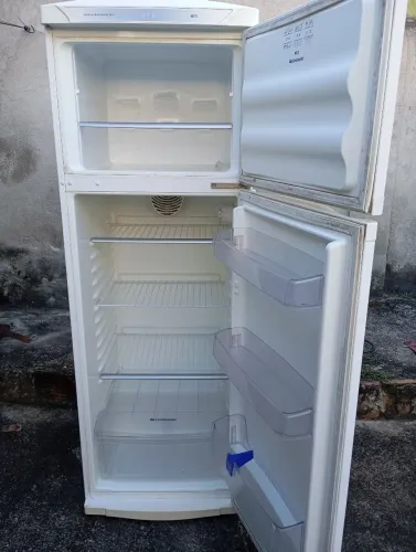 Vende se geladeira continental