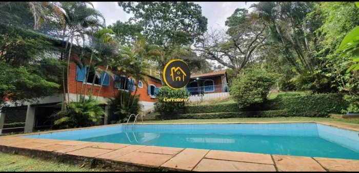 Casa para Locação em Cotia, Granja Viana, 4 dormitórios, 1 suíte, 3 banheiros, 6 vagas