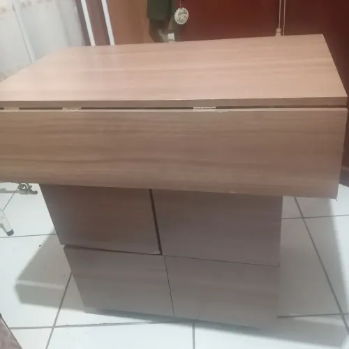 Mesa   com   4   banquets
