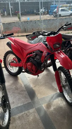 Honda CRF 250F 2025 Novíssima e com Acessórios!!