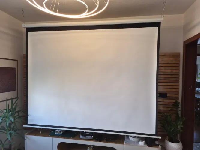 Tela de projeção retrátil 