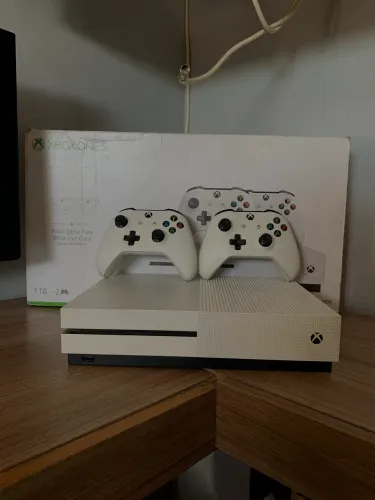 Xbox One S 1TB - Caixa Original + 2 Controles | Muito Conservado