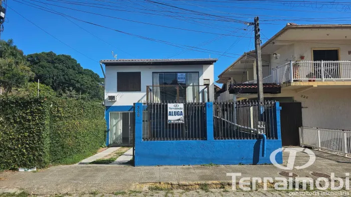 Casa Espaçosa a Uma Quadra da Praia!