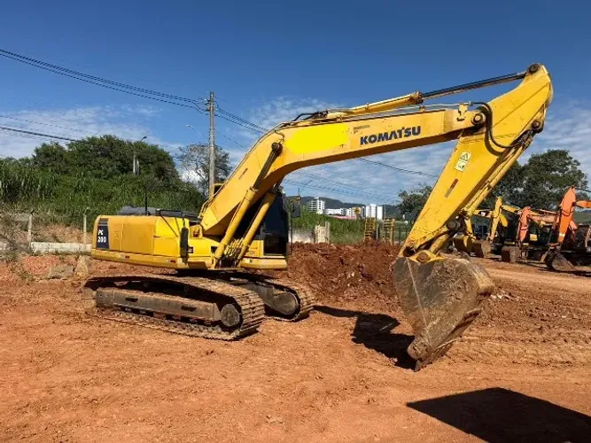 PC 200 escavadeira 