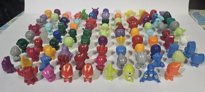 Kit Gogo's Diversos c/96 peças Crazy Bones