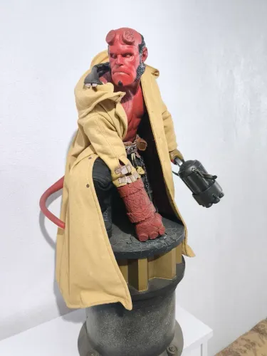 Hellboy Sideshow Premium Format Exclusive