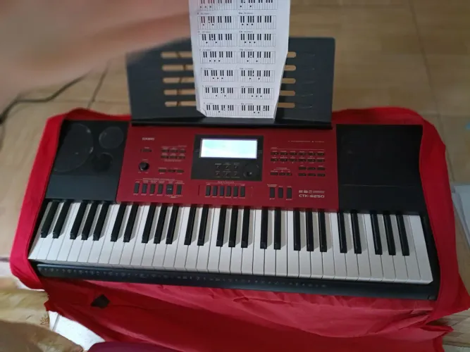 Teclado Casio 6250