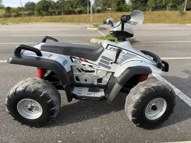Quadriciclo Elétrico 12V Peg Pérego