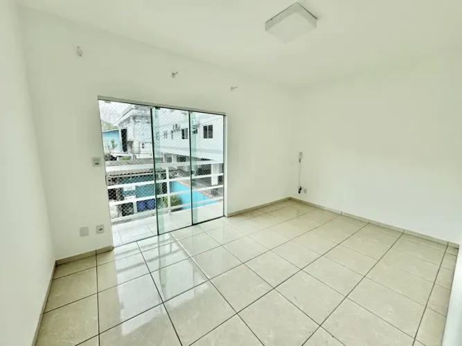 Casa com 3 dormitórios e 1 vaga, para alugar no inicio do bairro Garcia em Blumenau/SC