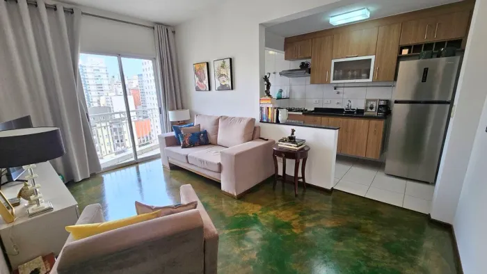 Apartamento à Venda na Rua Frei Caneca | 2 Dormitórios (1 Suíte) | 2 Varandas | 2 Vagas |