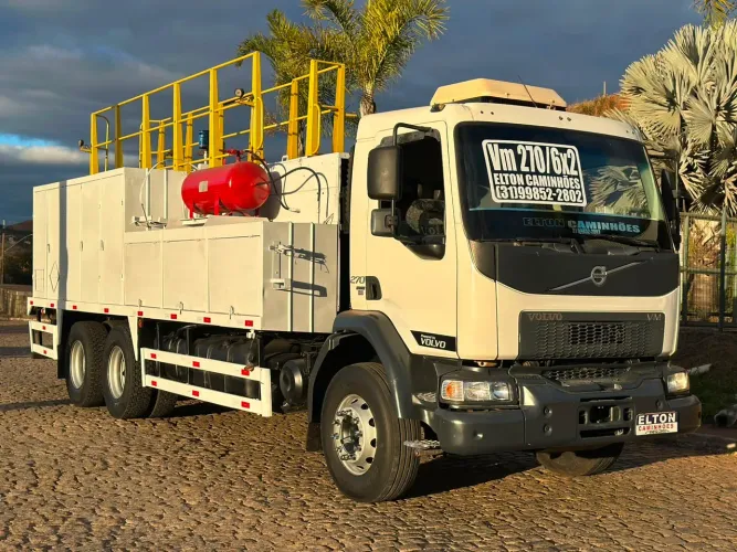 Caminhão traçado comboio a venda vm 270 ano 2015
