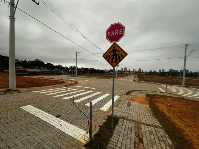 Terreno na entrada principal de Balneário Piçarras a 1km do Mar.