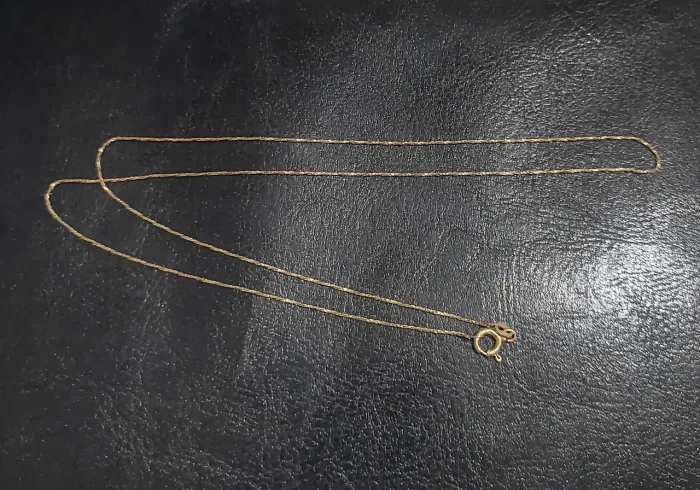 Cordão feminino em ouro (ouro 750/18 k)