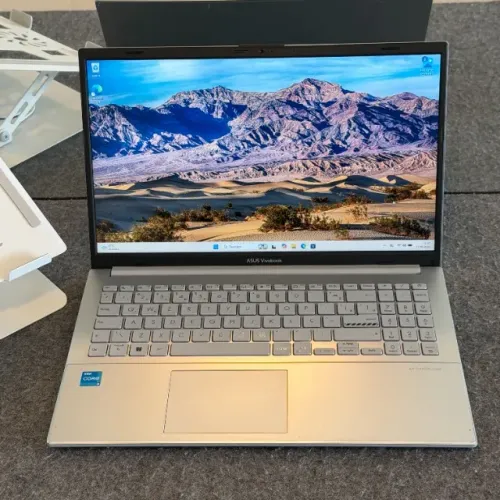 Notebook Asus Vivobook, i3 de 12ª, 4gb de RAM, 256 de SSD e tela de 15.6