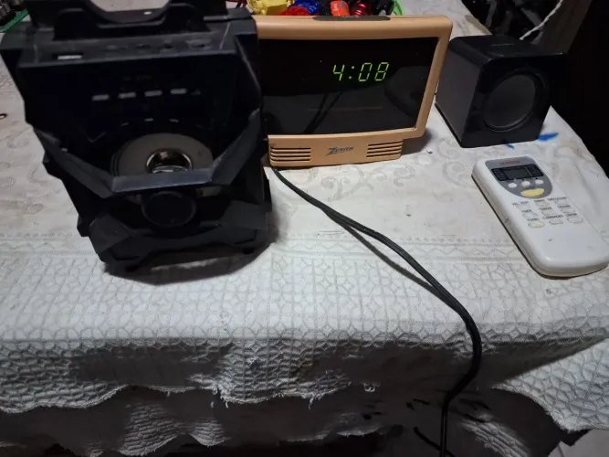 Lote 2 rádio 1 caixa e 1 controle de ar condicionado