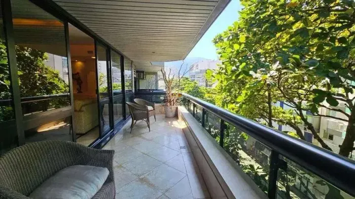 Leblon | Apartamento 4 quartos, sendo 2 suites REF: IPAP5470