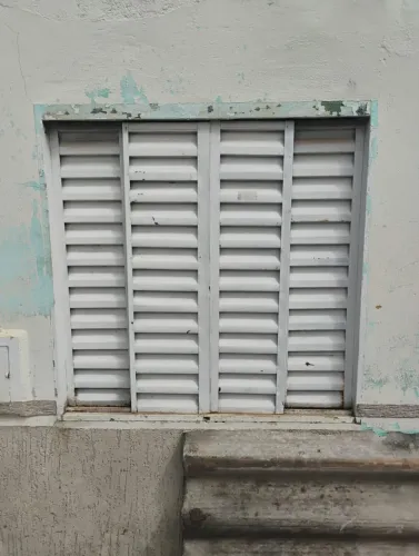 Vendo Janela, porta e vigota 