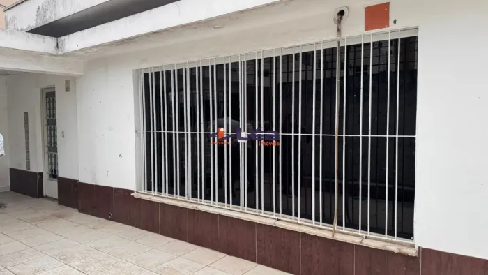 Casa comercial para locação no Centro de Suzano-SP: 5 salas, 1 vaga de garagem, 143m² de á