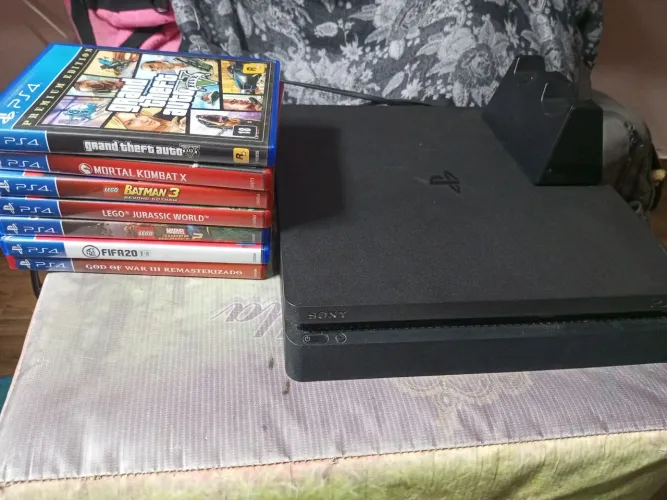 Ps4 slim +carregador+ 7 jogos