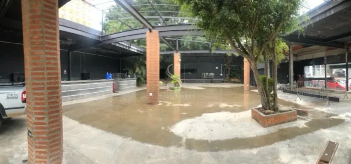 Indianópolis, Terreno Comercial de 511m² com construção.