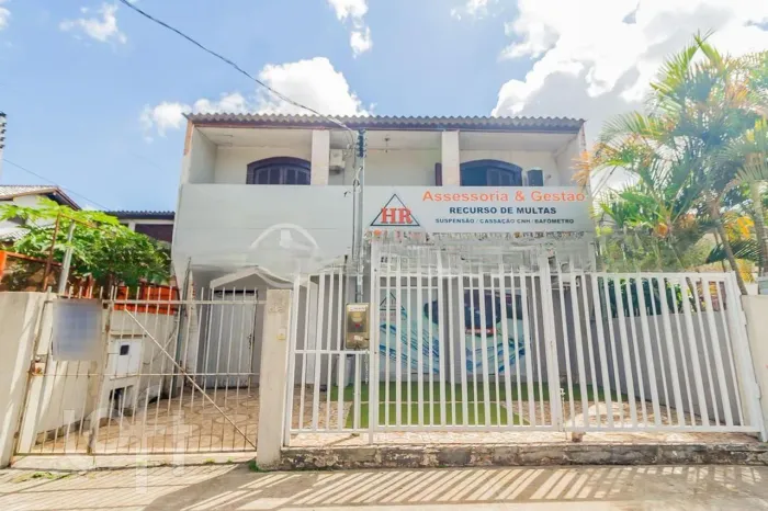 Casa à venda em Chácara das Pedras com 290 m², 5 quartos, 1 suíte, 1 vaga