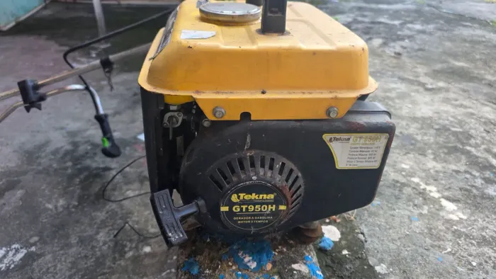 Gerador de energia a gasolina da marca Tekna, modelo GT950H