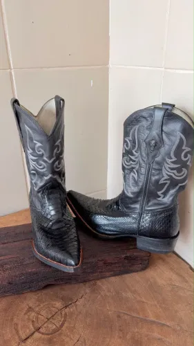 Bota de couro de cobra