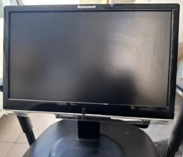 Monitor Lenovo 19" com base giratória. Imagem excelente!