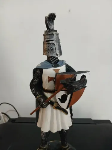 Miniatura Cavaleiro Medieval Templário Em Resina - Colecionável