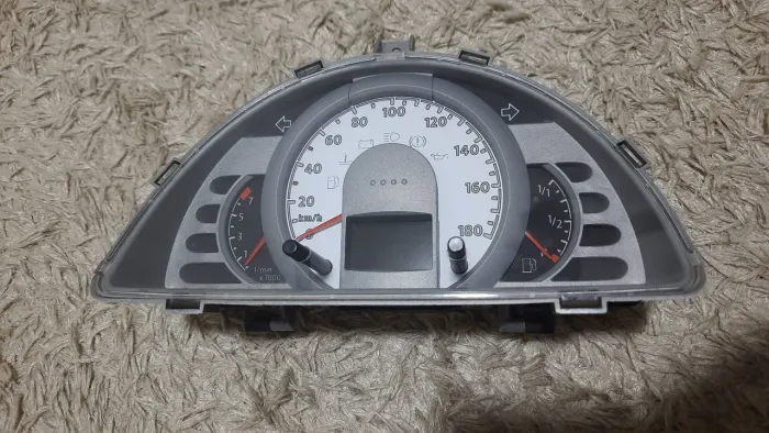 Painel de instrumentos Volkswagen Gol G4 fundo branco
