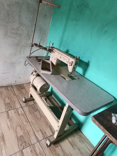 Máquina industrial reta pouco uso