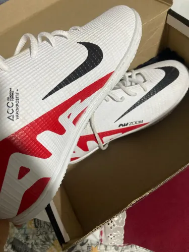 Chuteira da Mercurial 