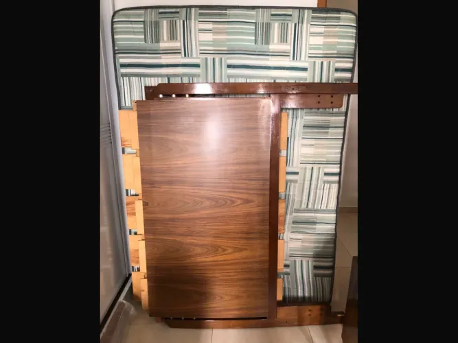 Estrado de cama de madeira casal + colchão