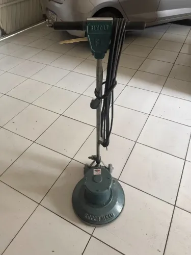 Enceradeira, Polidora e Conservadora de Pisos Industrial Profissional Bivolt Super Melli