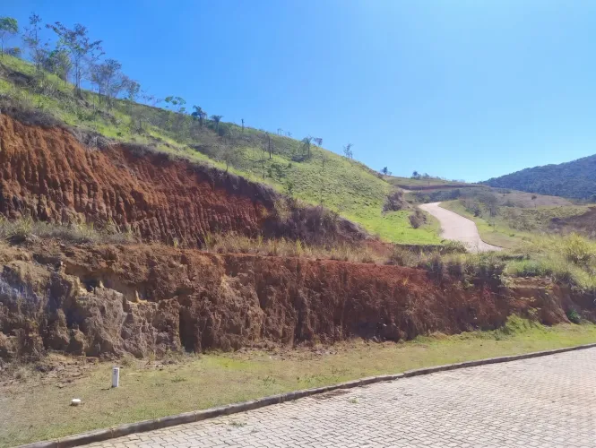 Raríssimo Terreno de ~2.200 m² no Condomínio Reserva Ecoville O Seu Refúgio de Alto Padrã